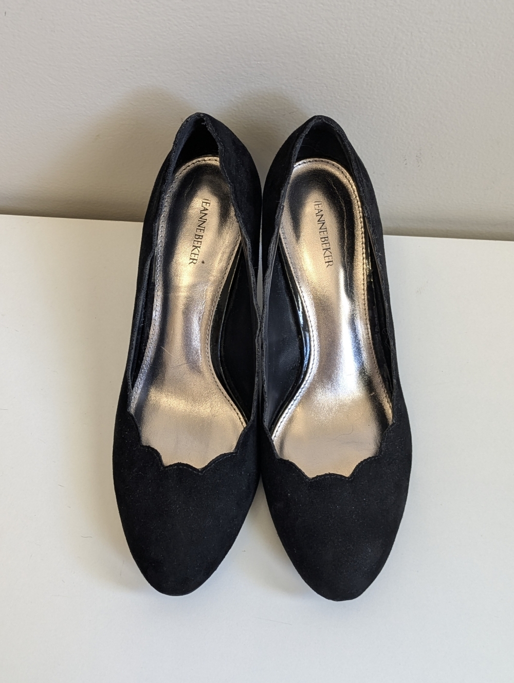 Jeanne Beker Black Scalloped Suede High Heels - Picture 9 of 11